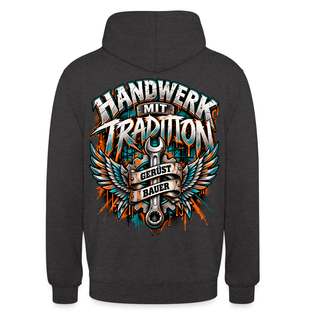 Gerüstbauer Flügel – Gerüstbauer Hoodie in Anthrazit, Rückendruck: geflügelter Ringschlüssel mit Zahnrad, Banner „Gerüst Bauer“, Schriftzug „Handwerk mit Tradition“