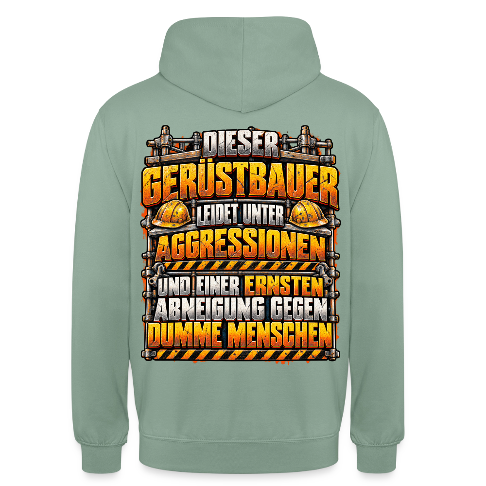 Dieser Gerüstbauer – Gerüstbauer Hoodie in Graugrün, Rückendruck: Spruch „Dieser Gerüstbauer leidet unter Aggressionen und einer ernsten Abneigung gegen dumme Menschen“ mit Helmen und Warnstreifen