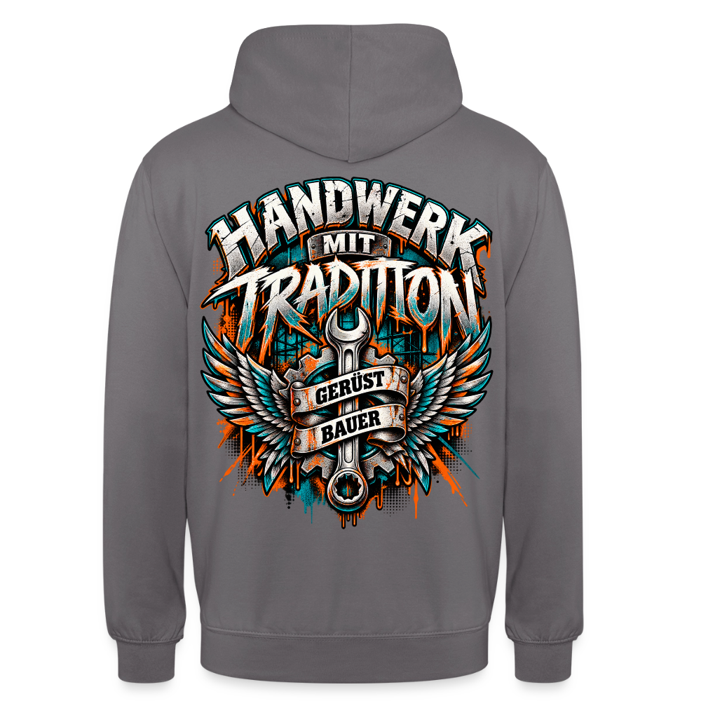 Gerüstbauer Flügel – Gerüstbauer Hoodie in Mittelgrau, Rückendruck: geflügelter Ringschlüssel mit Zahnrad, Banner „Gerüst Bauer“, Schriftzug „Handwerk mit Tradition“