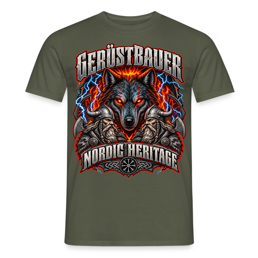 Gerüstbauer Nordic Heritage – Wolf – Gerüstbauer T-Shirt für Männer in Militärgrün: Wolf vor Feuer, Schriftzug „Gerüstbauer – Nordic Heritage“