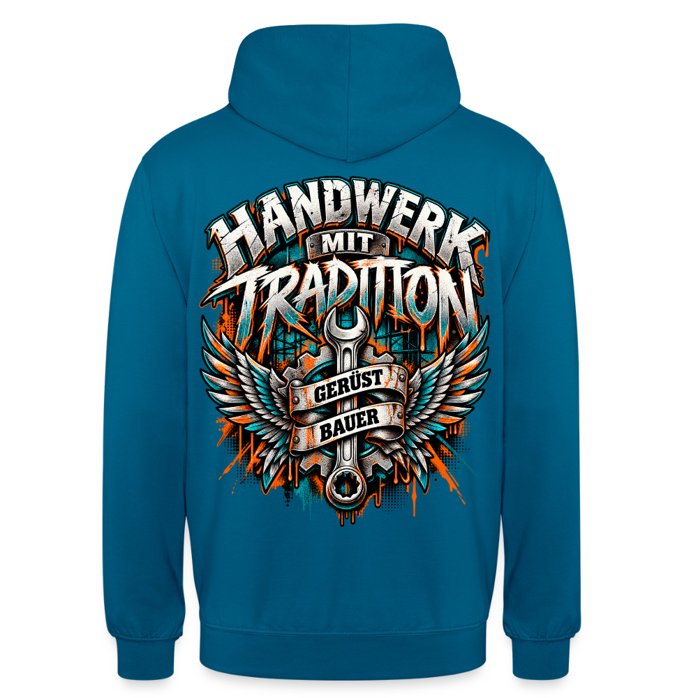Gerüstbauer Flügel – Gerüstbauer Hoodie in Tiefseeblau, Rückendruck: geflügelter Ringschlüssel mit Zahnrad, Banner „Gerüst Bauer“, Schriftzug „Handwerk mit Tradition“