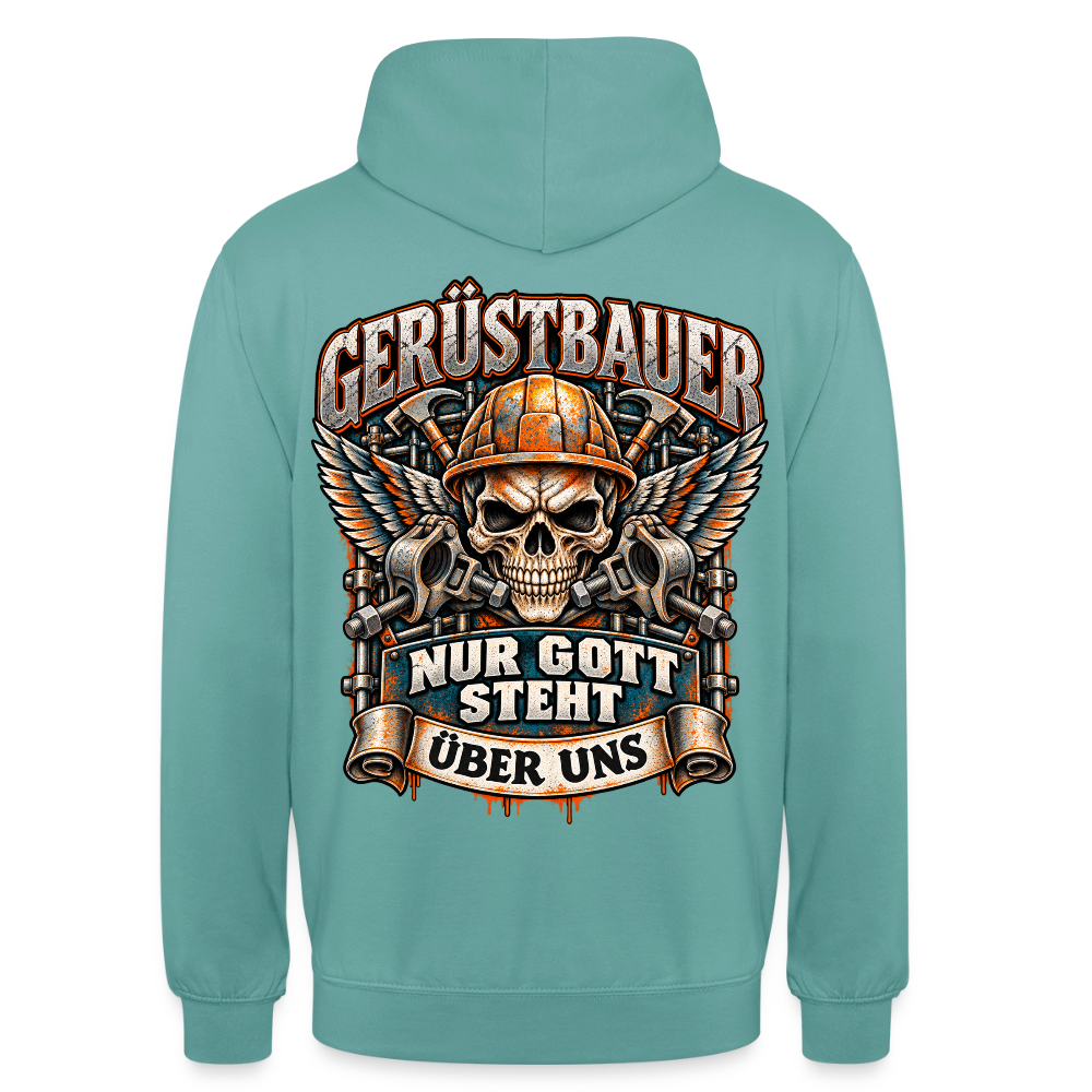 Gerüstbauer Nur Gott steht über uns – Gerüstbauer Hoodie in Pastelltürkis, Rückendruck: geflügelter Totenkopf mit Helm über gekreuzten Ratschen, Banner „Nur Gott steht über uns“