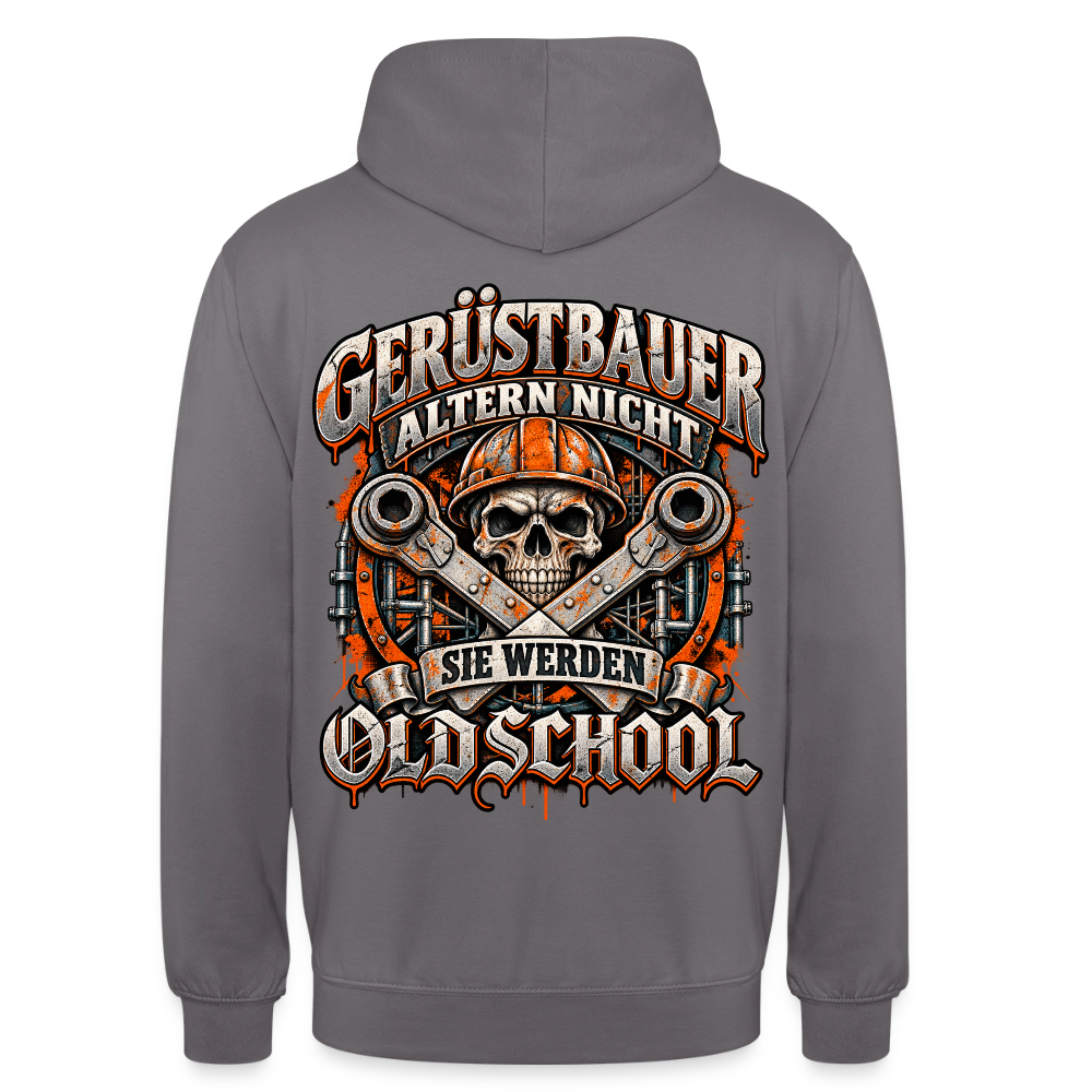 Gerüstbauer altern nicht – Gerüstbauer Hoodie in Mittelgrau, Rückendruck: Totenkopf mit Helm vor gekreuzten Ratschen, Spruch „Gerüstbauer altern nicht – sie werden Oldschool“