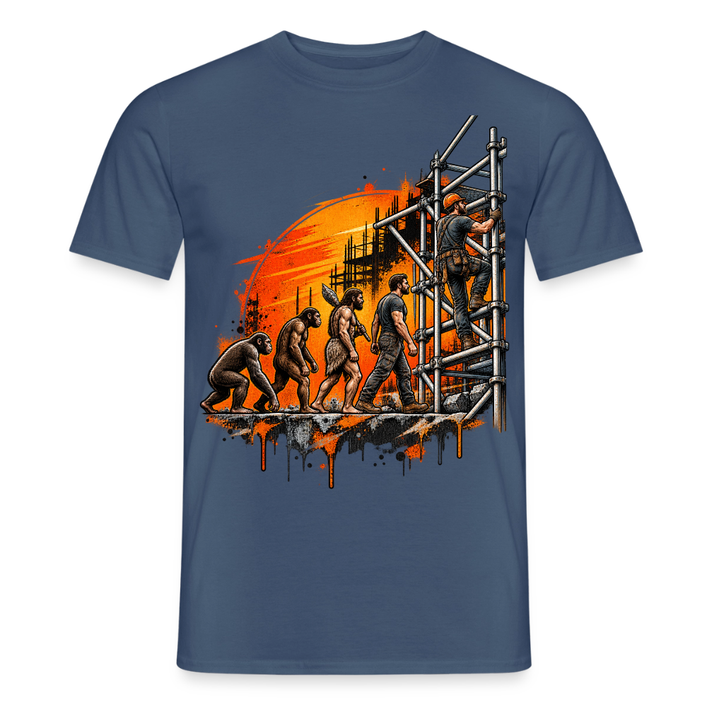 Gerüstbauer Evolution – Gerüstbauer T-Shirt für Männer in Dunkles Denimblau: Evolution vom Affen zum Gerüstbauer am Gerüst vor orangem Sonnenuntergang